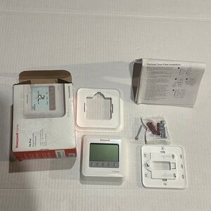NWOT Honeywell Home T4 Pro programmable White Thermostat with user guide